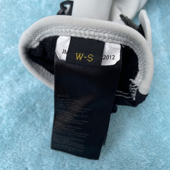 Marmot Winter Gloves, Light Gray, Women’s Size Small - Picture 3 of 3